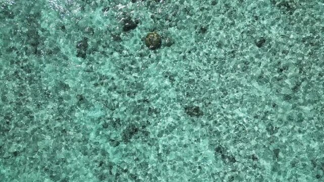 오키나와 해변의 수정처럼 맑은 에메랄드빛 바닷속 풍경 드론 영상 (조감도)
( Okinawa Coast: Crystal Clear Emerald Ocean Seafloor - Aerial Drone Footage )