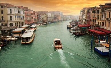Fototapeta premium View of the most important canal in the city of Venice. The Grand Canal, Italy.
