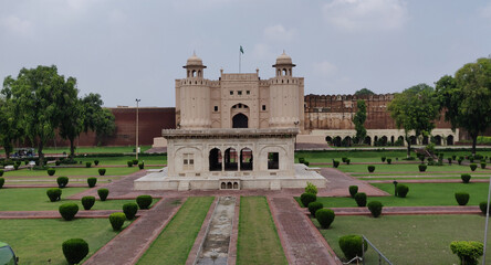 Fototapeta premium Lahore Fort, historic Mughal fortress features majestic architecture, Mughal Empire in South Asia.