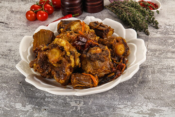 Baked oztail with tomato and carrot