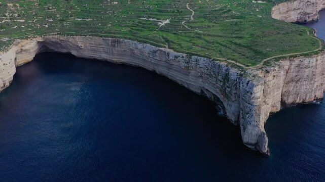 Luftaufnahmen der Steilk&uuml;sten von Malta und Gozo &ndash; Dramatische K&uuml;stenlandschaften aus der Vogelperspektive Dingli etc. 2