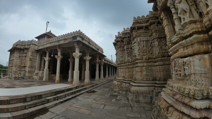 Obraz premium Sculpted Carvings and Architectural Details on Jain Temple Wall in Chittorgarh Fort