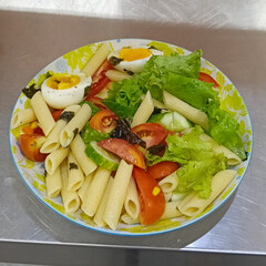 salad with chicken and vegetables