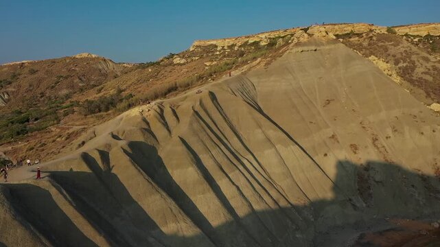 Luftaufnahme bei Sonnenuntergang: Ghajn Tuffieha, Clay Cliffs und Gnejna Bay &ndash; Maltas unber&uuml;hrte Naturk&uuml;ste, Urlaub 10