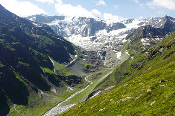 Obraz premium The view of Pitztal glacier from Fuldaweg, Pitztal valley, Austria