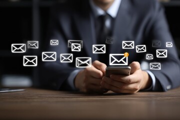 Naklejka premium Businessman receiving many emails on his smartphone
