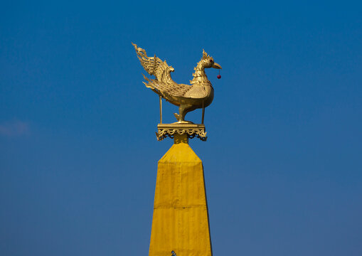 Golden chicken statue, Inel lake, Myanmar