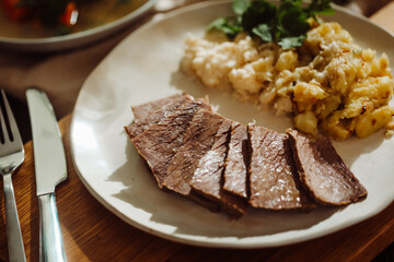 Beef and roasted potatos