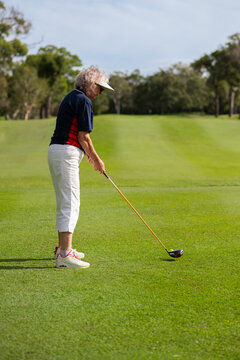 senior woman playing golf