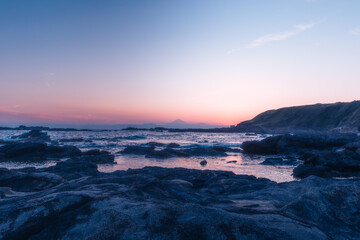 遥かなる富士、海の彼方に