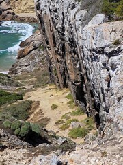 Weg zu versteckten Bucht an der Algarveküste