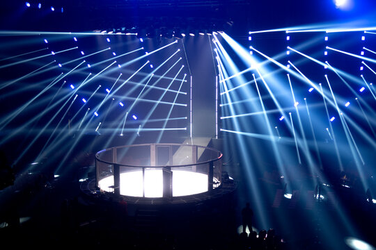 dynamic lighting at MMA competitions