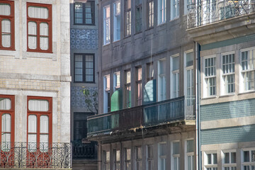 Obraz premium Ornate balcony facades historic center of porto city, portugal