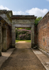 Obraz premium Large stone entry arch into the empty building shell of Appuldurcombe House near Wroxall on the Isle of Wight