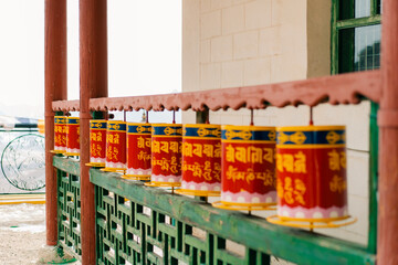 Naklejka premium Close-up of many Tibetan prayer wheels spinning in slow motion, mongolia