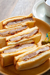 カツサンドとホットコーヒー