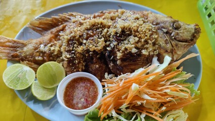 Spanner fish barbecue decorated with salad .