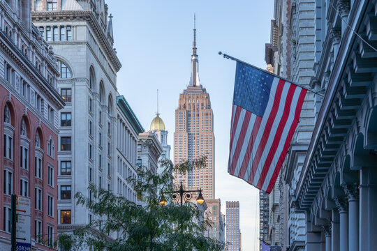 Fifth Avenue with view of Empire State Building and American flag, Midtown Manhattan, New York City, USA