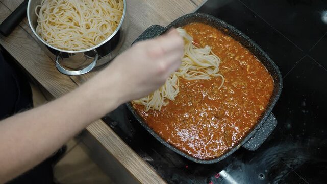 Visual guide step by step instructions to create a delicious spaghetti dish with a rich tomato sauce, blending flavors for a satisfying meal, perfect for pasta lovers and fine cuisine enthusiasts