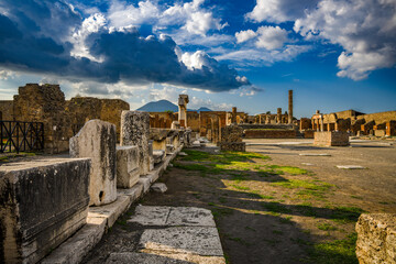 Obraz premium Marvels of Pompeii Emerge After Spring Rain in the main courtyard