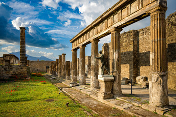 Fototapeta premium Discovering Pompeii's Spring Beauty