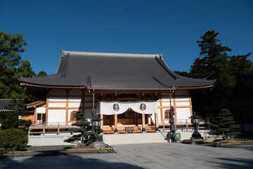 Fototapeta premium Myōgon-ji (妙厳寺), also known as Toyokawa Inari, is a Sōtō Zen Buddhist temple located in the city of Toyokawa in eastern Aichi Prefecture, Japan.
