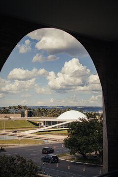 Congresso Nacional visto do interior do Pal&aacute;cio do Itamaraty em Bras&iacute;lia - DF - foto tirada em 11/02/2023