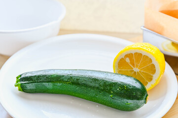 夏野菜のズッキーニとレモン