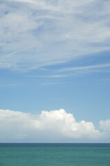 海と雲と空と水平線