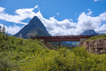Naklejka premium Grinnell Point and Swiftcurrent Lake