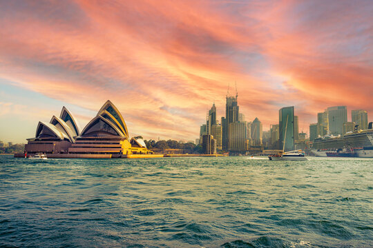 Sydney Harbour, Sydney Bay or Port Jackson. The bay is home to two symbols: the Sydney Opera House and the Sydney Harbour Bridge. Sidney, Jan 2020
