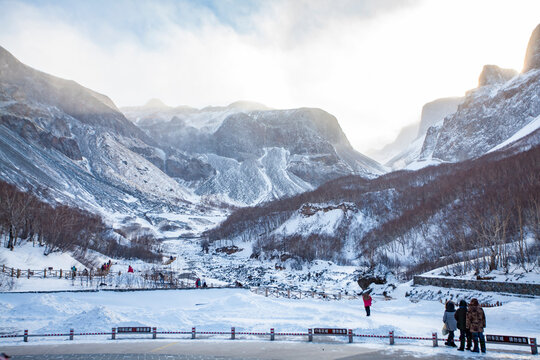 Winter Snow Scenery of Changbai Mountain Covered in Pristine Ice and Snow