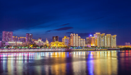 Obraz premium Brilliant City Lights Illuminating Nighttime Urban Skyline Photo