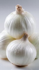 Obraz premium Fresh Whole Garlic Bulbs with Water Droplets on White Surface for Cooking, Cuisine, and Healthy Food Concepts