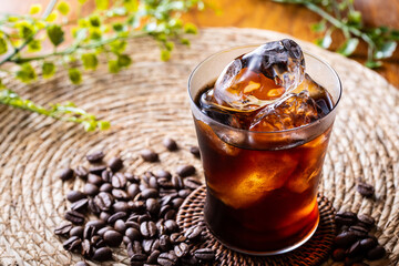 アイスコーヒーとコーヒー豆