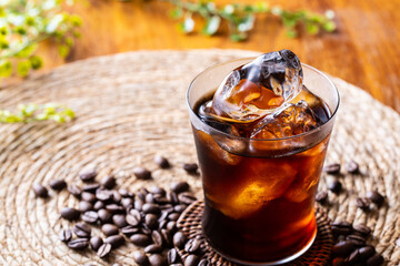 アイスコーヒーとコーヒー豆