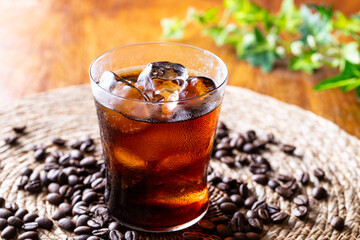 アイスコーヒーとコーヒー豆