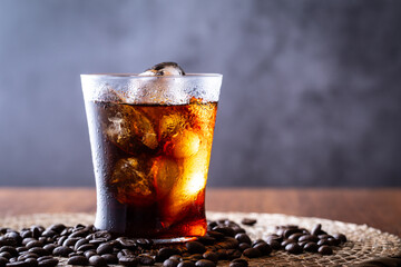 アイスコーヒーとコーヒー豆