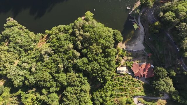Praia da Coba y R&iacute;o Mi&ntilde;o en Riberia Sacra, Galicia