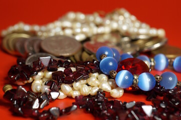 Various jewelry items. Luxury items.