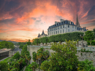 Coucher de soleil sur le boulevard des Pyrénées à Pau