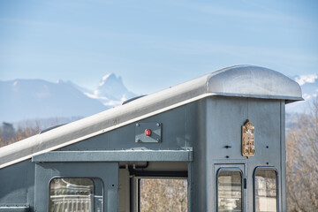 Le funiculaire de Pau, les Pyrénées et l'Ossau enneigé en arrière plan