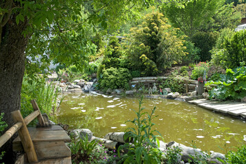 Obraz premium Jardin du Dr Hertzka, jardin de plantes médicinales de Hildegard von Bingen. Öhningen, Alllemagne