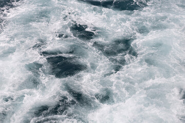 Dynamic Ocean Waves in Motion