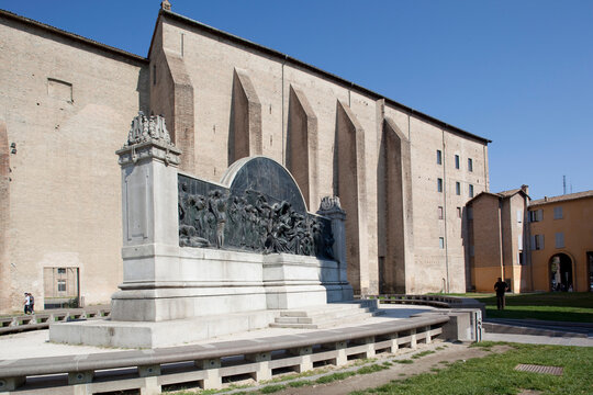 Monumento Giuseppe Verdi and Palazzo Della Pilotta, Piazza del Pace, Parma, Emilia Romagna, Italy
