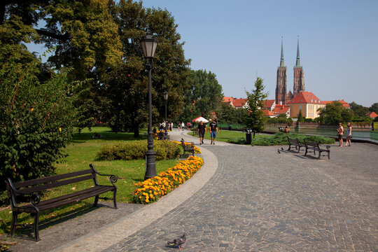 Cathedral from Piasek Island, Old Town, Wroclaw, Silesia, Poland
