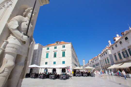 Stradun amd Orlando's Column, Dubrovnik, Dalmatia, Croatia
