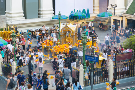Erawan Shrine on Ratchadamri Road, Bangkok, Thailand, Southeast Asia, Asia