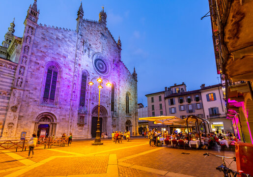 View of Duomo and restaurants in Piazza del Duomo at dusk, Como, Province of Como, Lake Como, Lombardy, Italy