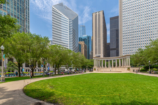 View of city skyscrapers, Millennium Monument in Wrigley Square, Millennium Park, Downtown Chicago, Illinois